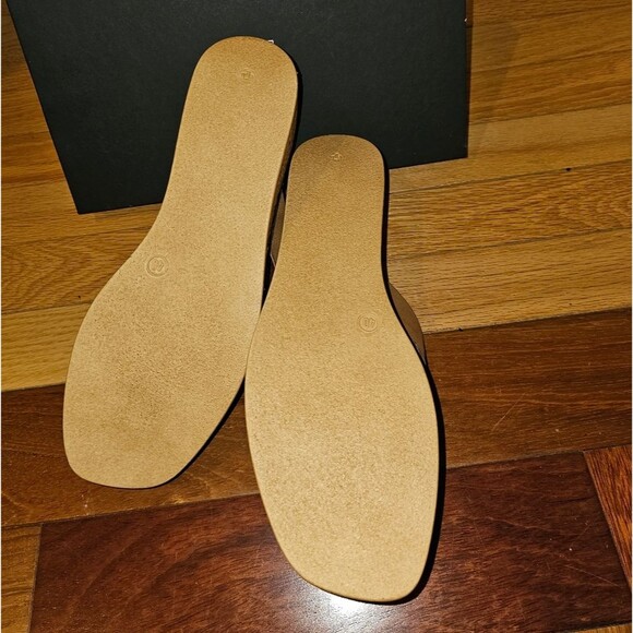 NEW LOTTINI Italian Suede Cross Wedge Sandals with Gold Buckle. Size 9.5/40 - Picture 3 of 3